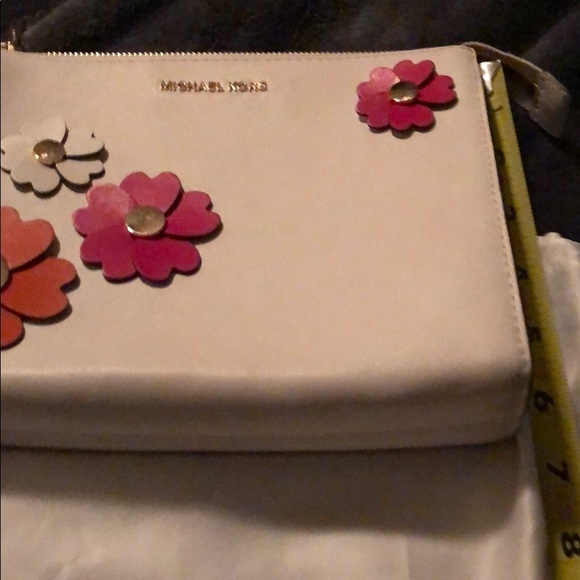 Michael Kors wristlet - Picture 2 of 7